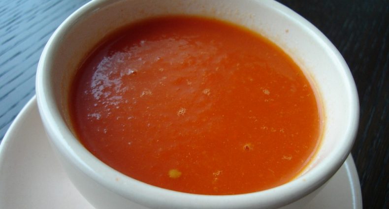 pittige tomaten paprikasoep