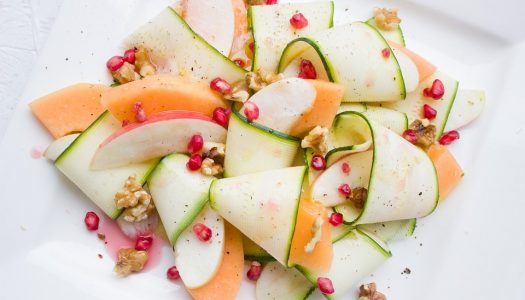 Salade met meloen en gerookte kip