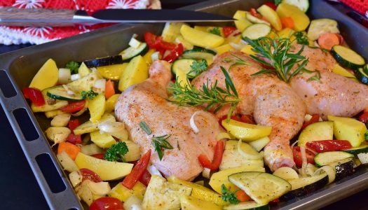 Kip uit de oven met aardappeltjes, spek en rozemarijn!