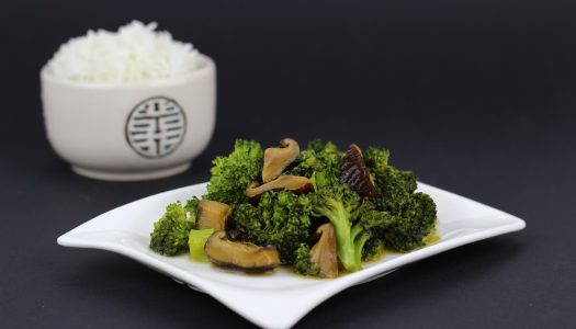 Eenvoudig wokgerecht met runderreepjes en broccoli